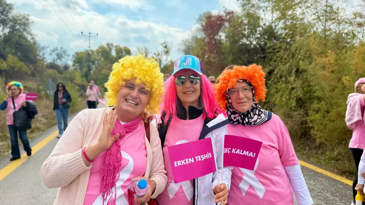 Meme Kanseri Farkındalık Ayı'nda Pembe Yürüyüş Düzenlendi