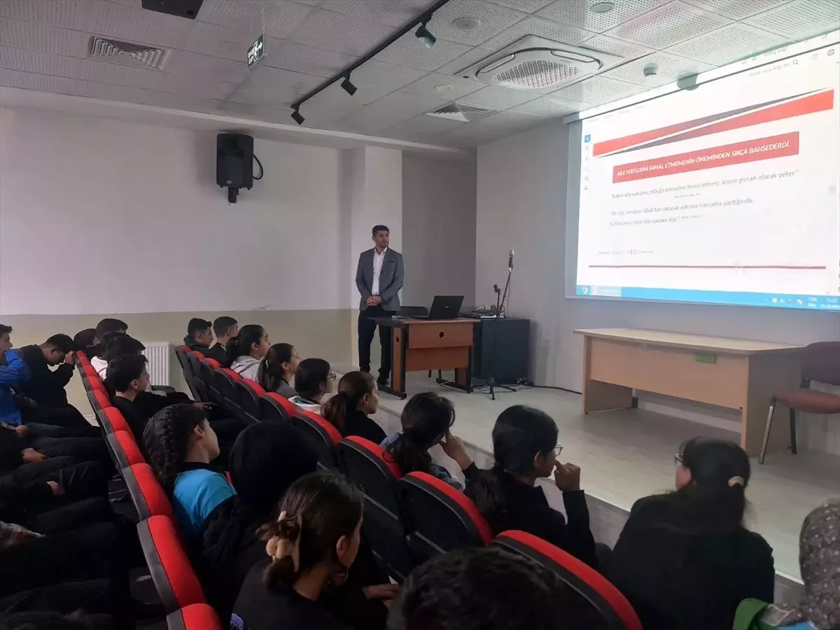 Elazığ'da 'Peygamberimiz ve Aile Ahlakı' Konferansı Düzenlendi