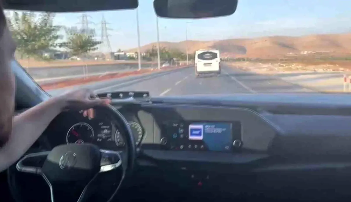 Şanlıurfa'da 9.6 Milyon Liralık Kaçak Cep Telefonu Operasyonu