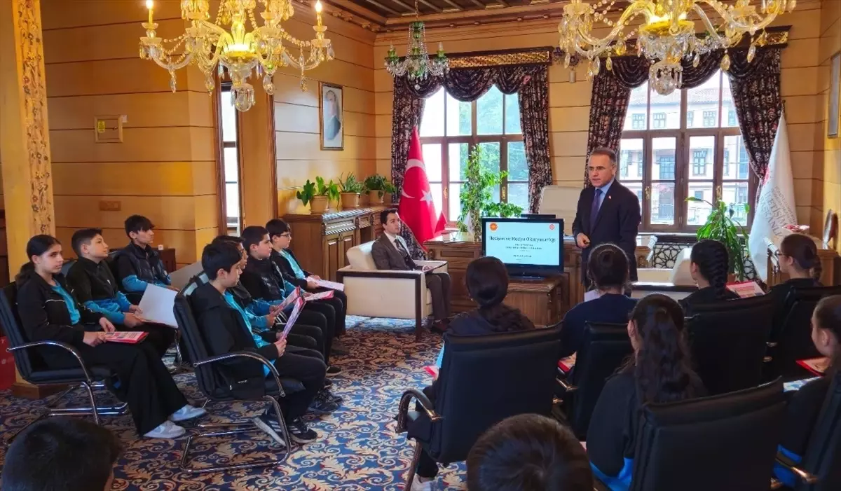 Ortaokul Öğrencilerine Medya Okuryazarlığı Eğitimi