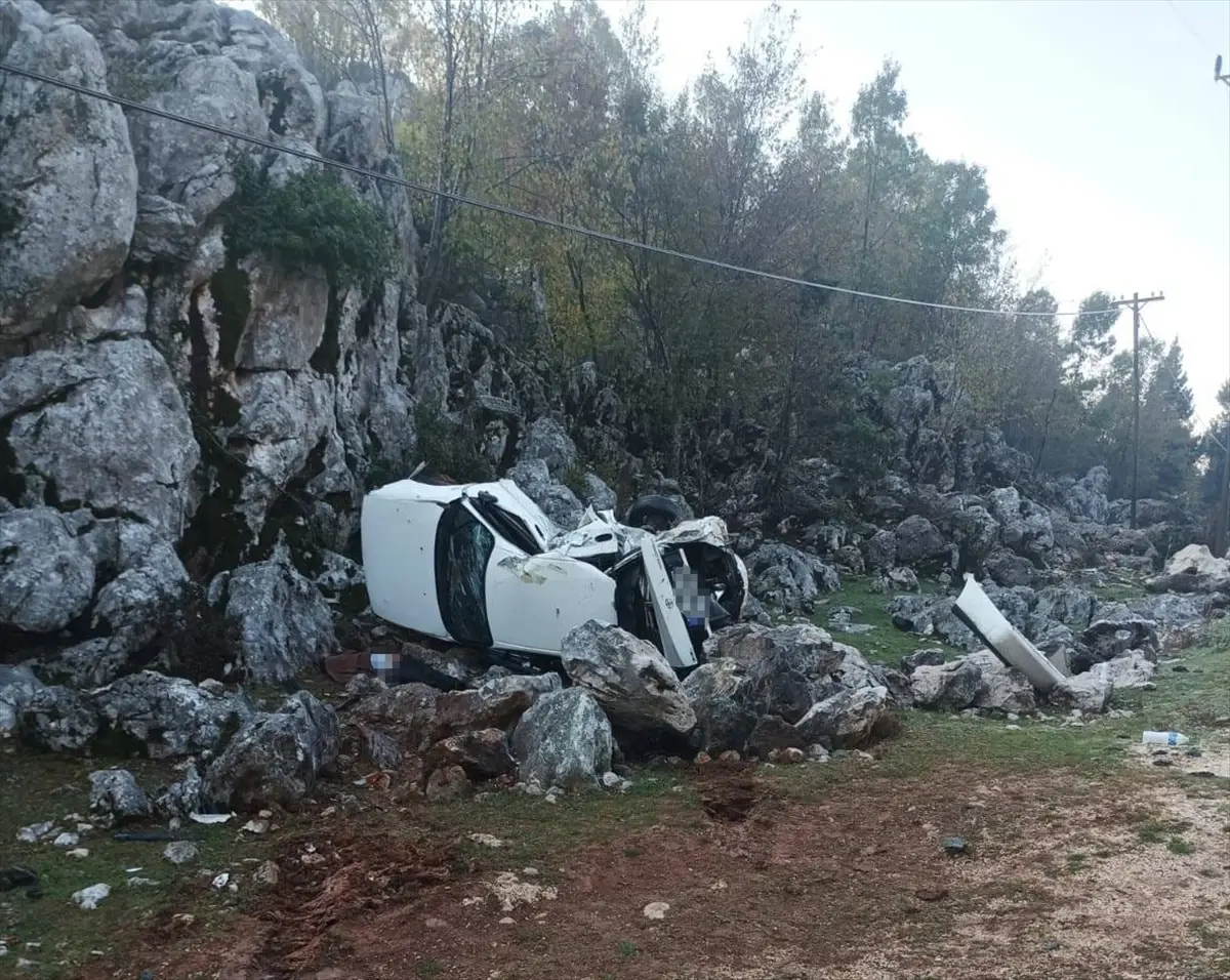 Osmaniye'de Otomobil Devrildi: 1 Ölü, 1 Yaralı