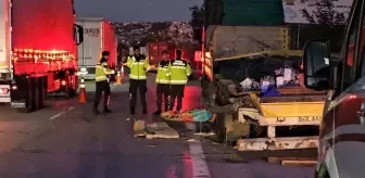 Patlayan Lastik Değiştirirken Tır Kazasında Hayatını Kaybetti