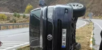 Sivas'ta Minibüs Devrildi: 2 Yaralı