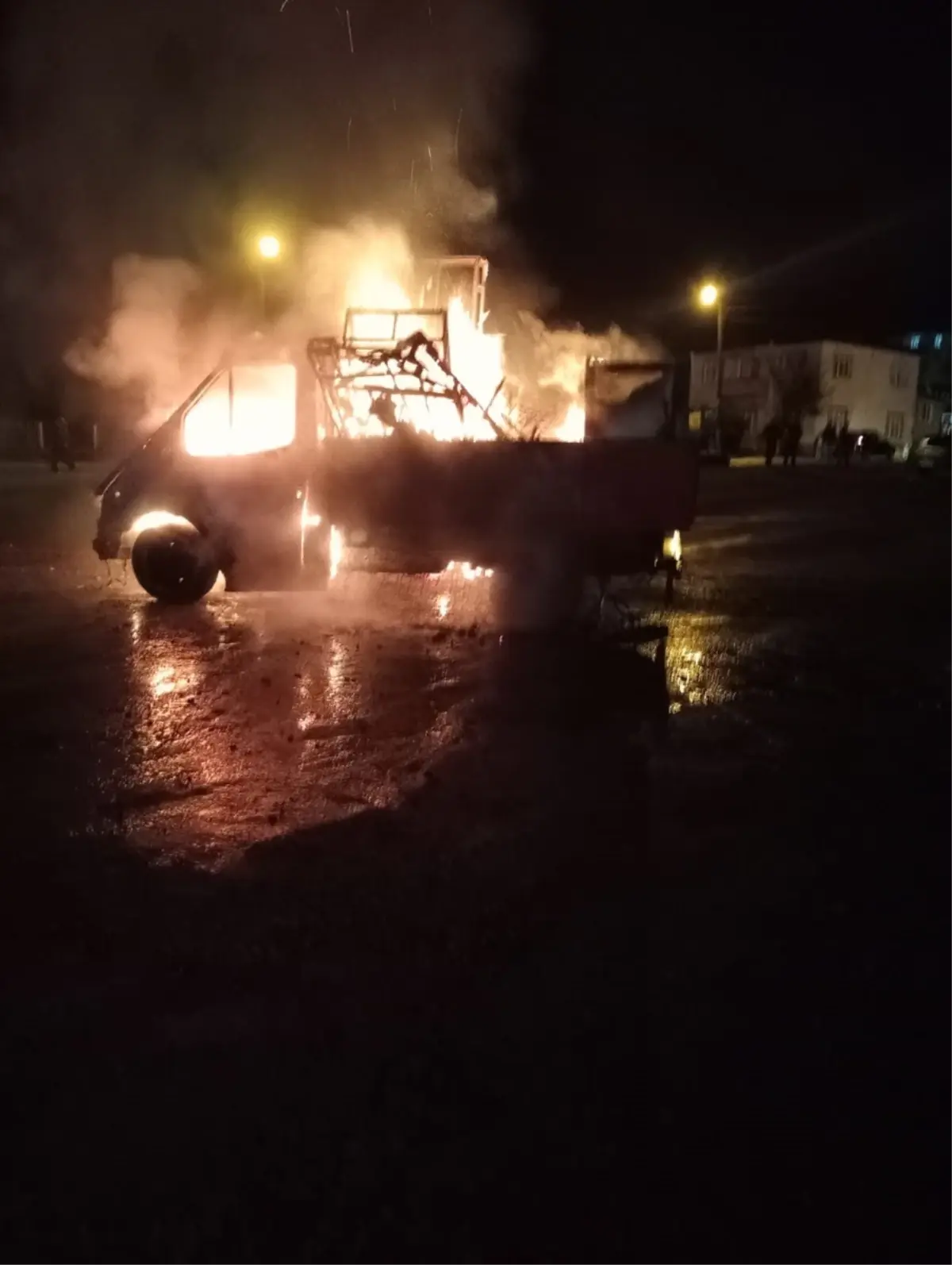 Samsun'da Park Halindeki Otomobil Yandı