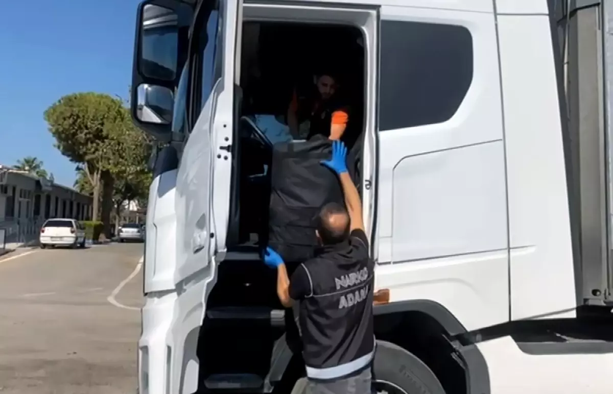 Adana'da Uyuşturucu Operasyonu: 55 Kilo Skunk Ele Geçirildi