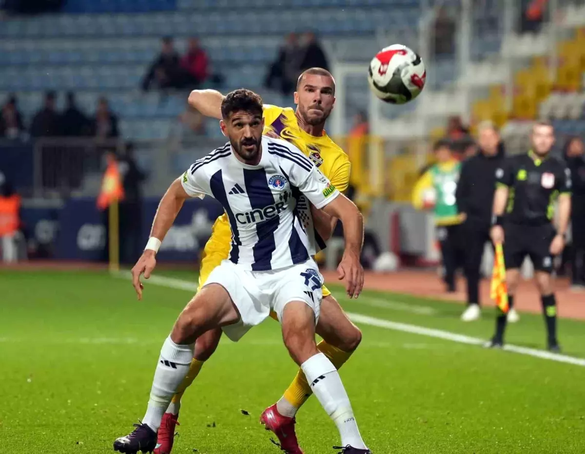 Trendyol Süper Lig: Eyüpspor: 1 Kasımpaşa: 0 (İlk yarı)