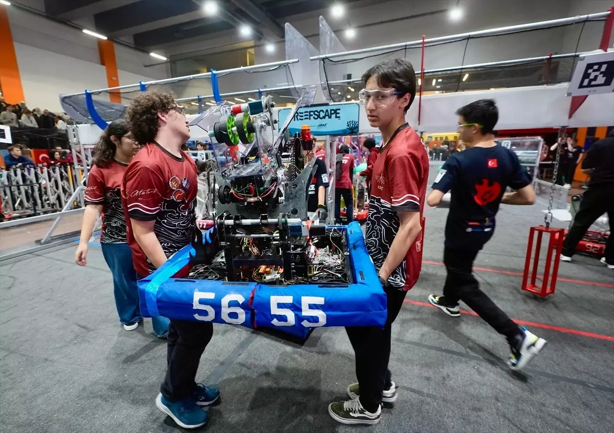 Ümraniye Robot Yarışları'nda Genç Mühendisler Yarıştı