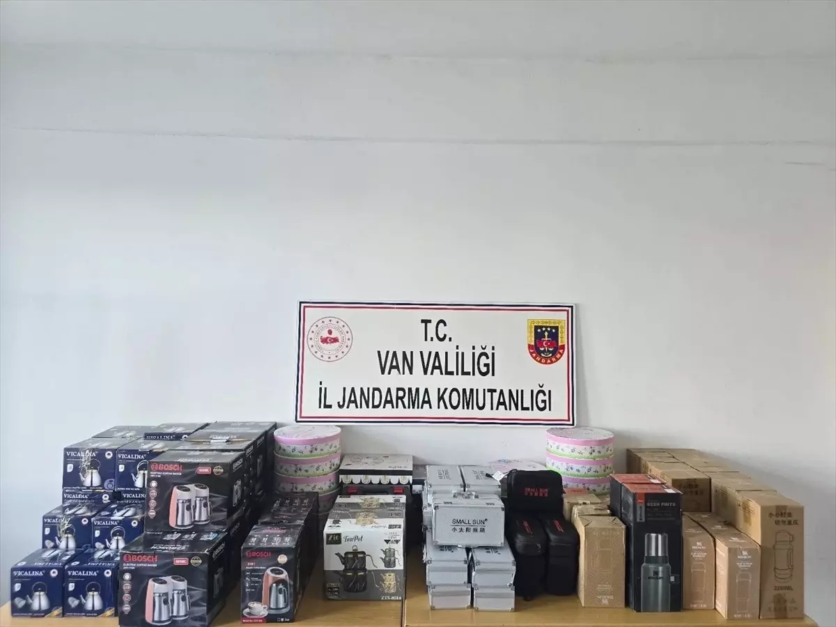 Başkale'de Gümrük Kaçağı Malzemeler Ele Geçirildi, Bir Gözaltı