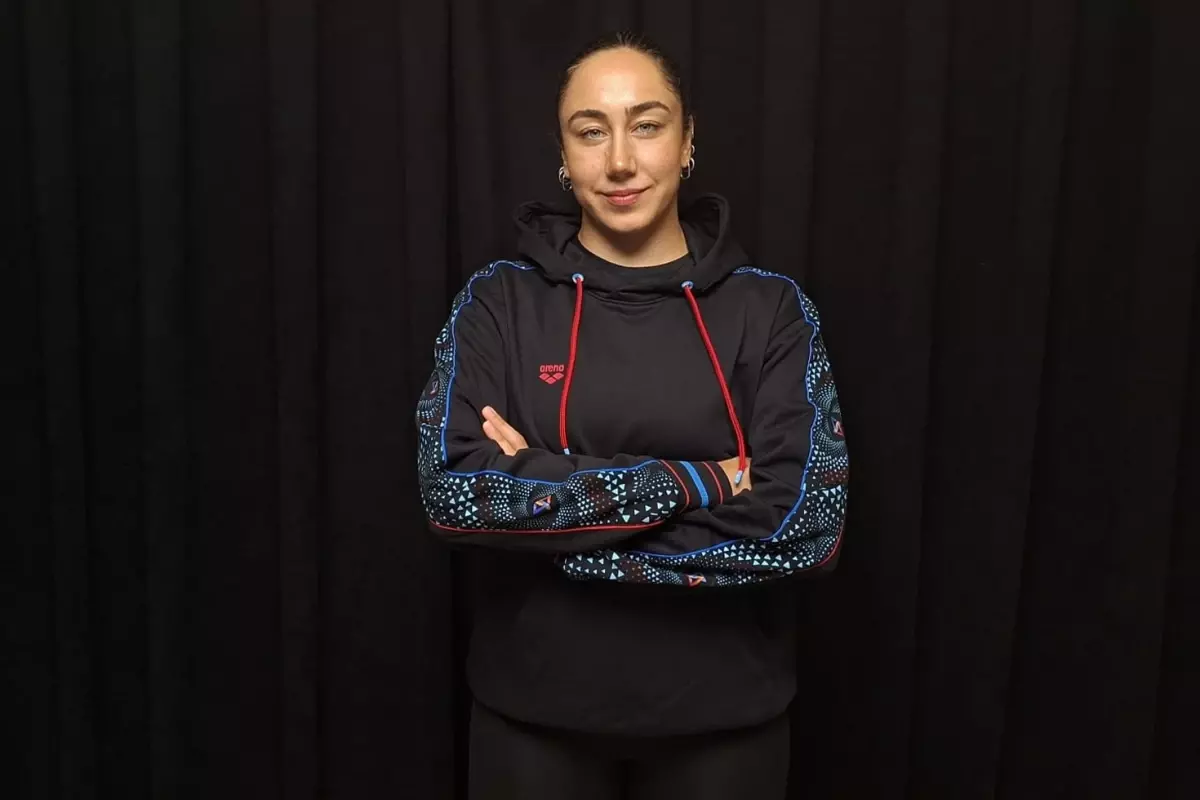 39 kilometre mesafeyi 14 saatte yüzerek Türkiye birincisi oldu