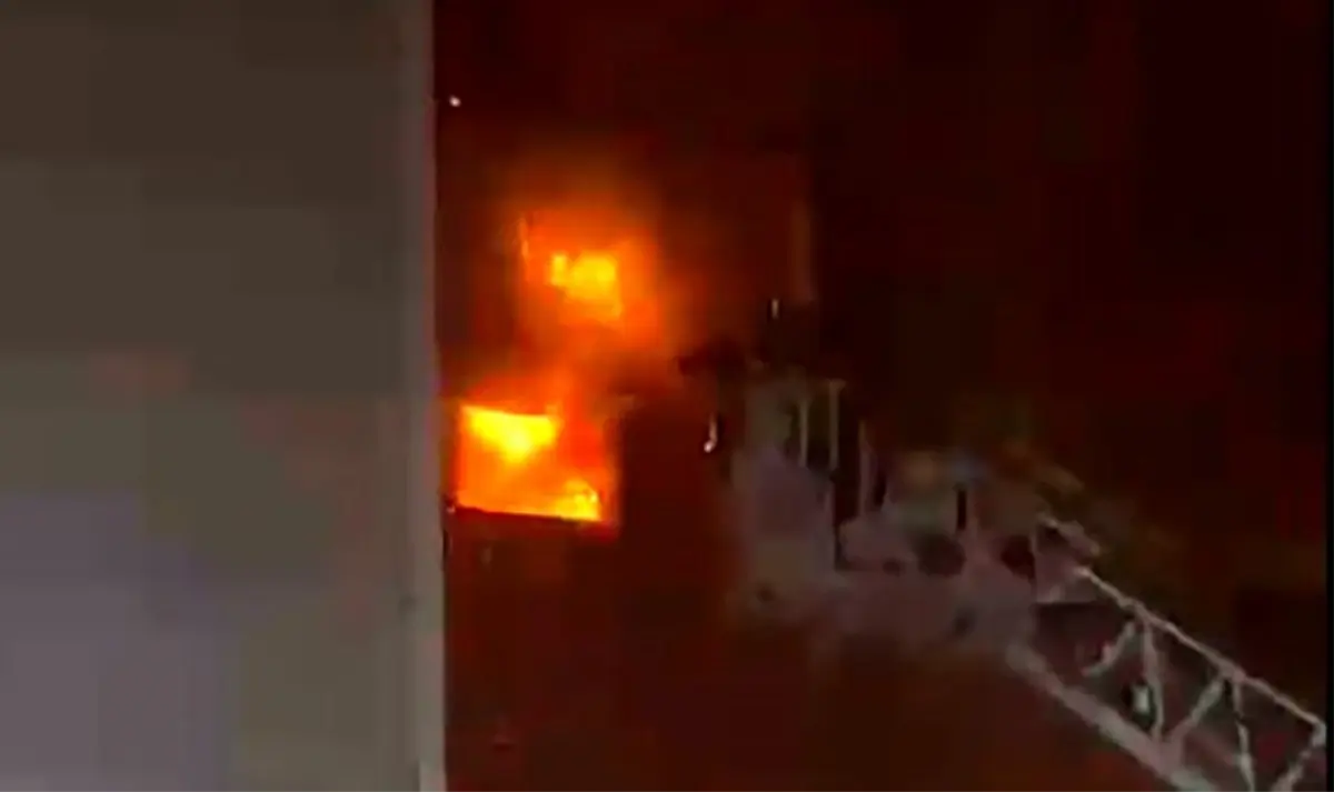 4 katlı mobilya deposunda yangın: Ürünler kullanılamaz hale geldi