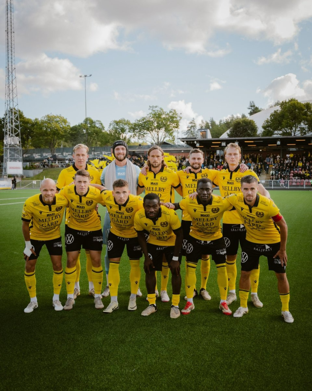 800 nüfuslu köy takımı şampiyon oldu 800 nüfuslu köy takımı şampiyon oldu