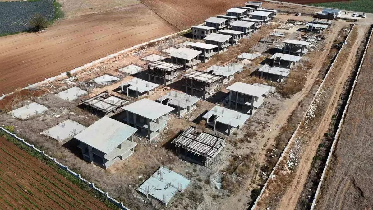 Adana'da İnşaat Mağdurları Savcılığa Şikayette Bulundu