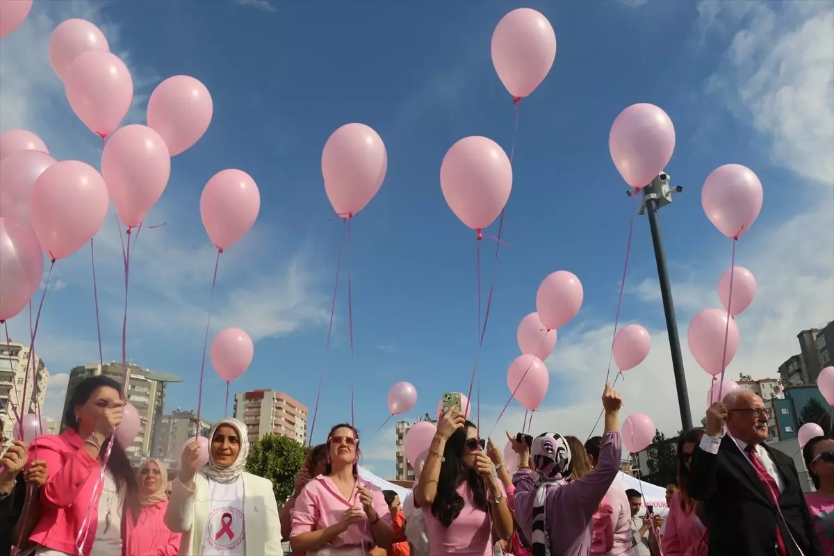 Adana'da Meme Kanseri Farkındalığı İçin Pembe Balonlar Gökyüzüne Bırakıldı