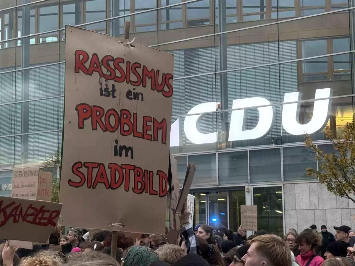 Almanya'da Başbakan Merz Protesto Edildi