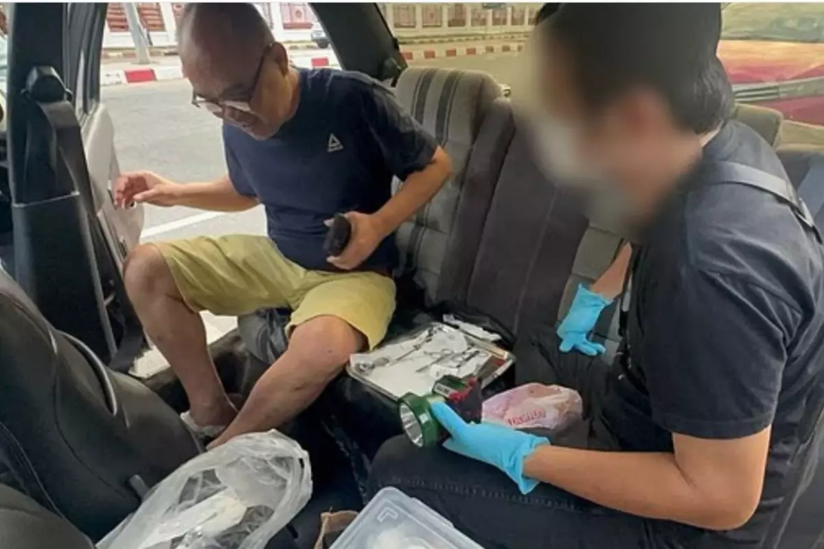 Aracının arkasında penis büyütme operasyonu yapan sahte doktor gözaltına alındı