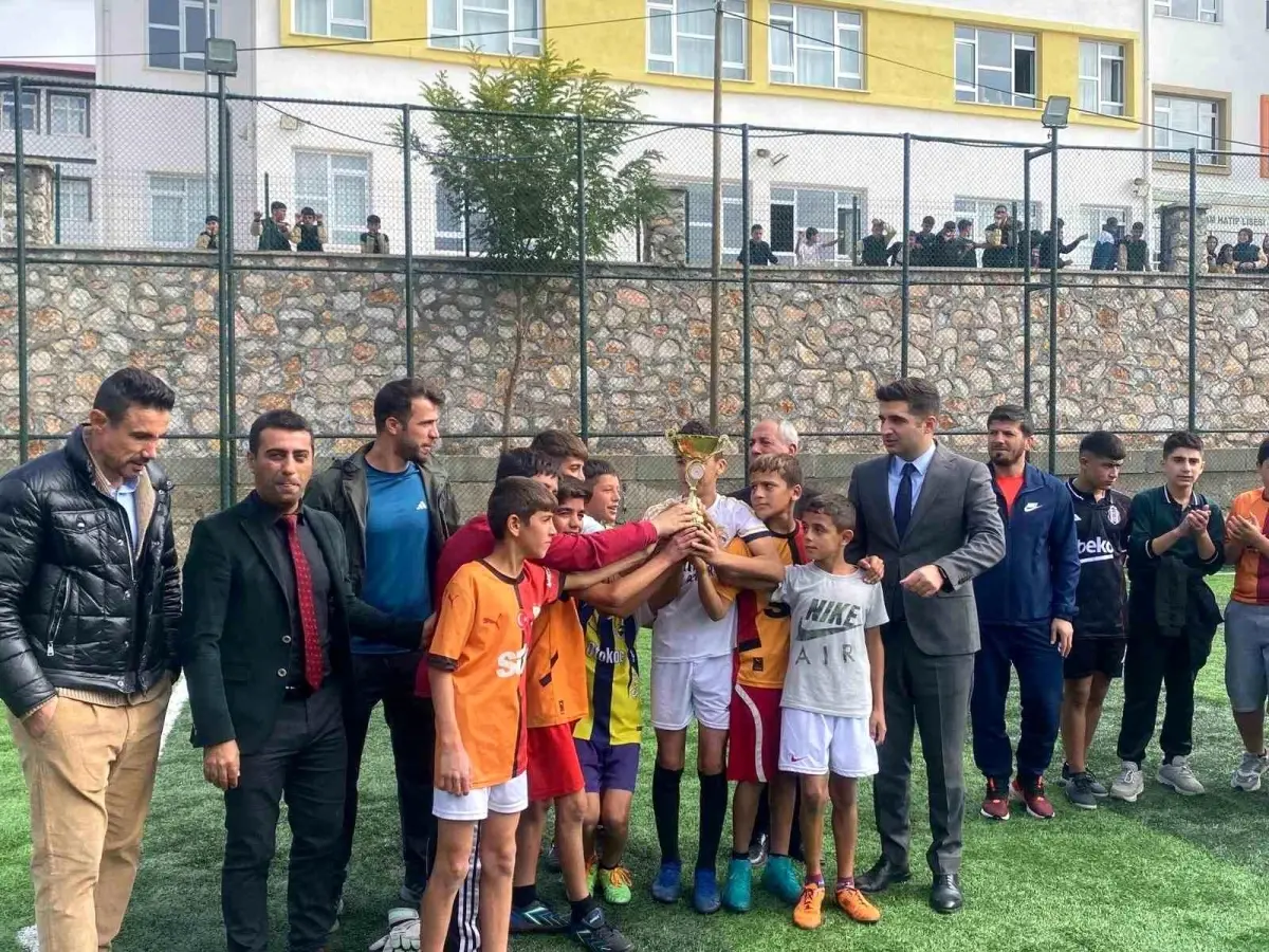 Elazığ'da Ortaokullar Arası Futbol Turnuvası Sona Erdi