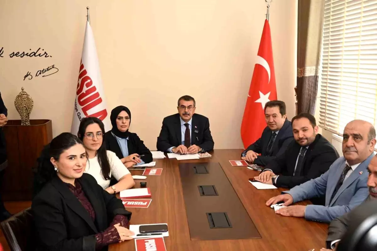 Milli Eğitim Bakanı Tekin'den CHP'ye Zorunlu Eğitim Açıklaması