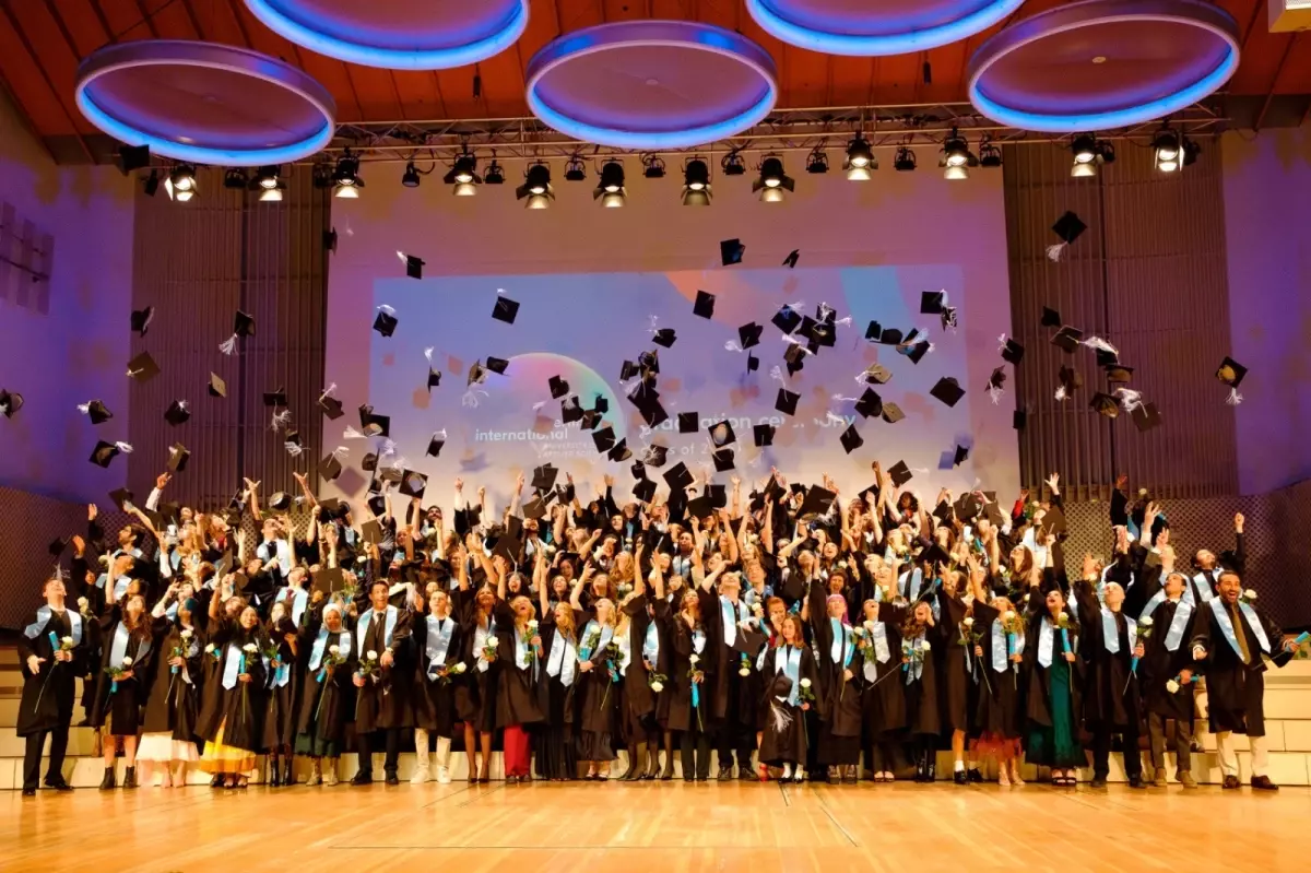 Berlin International Üniversitesi 2025 Mezuniyet Törenini Gerçekleştirdi