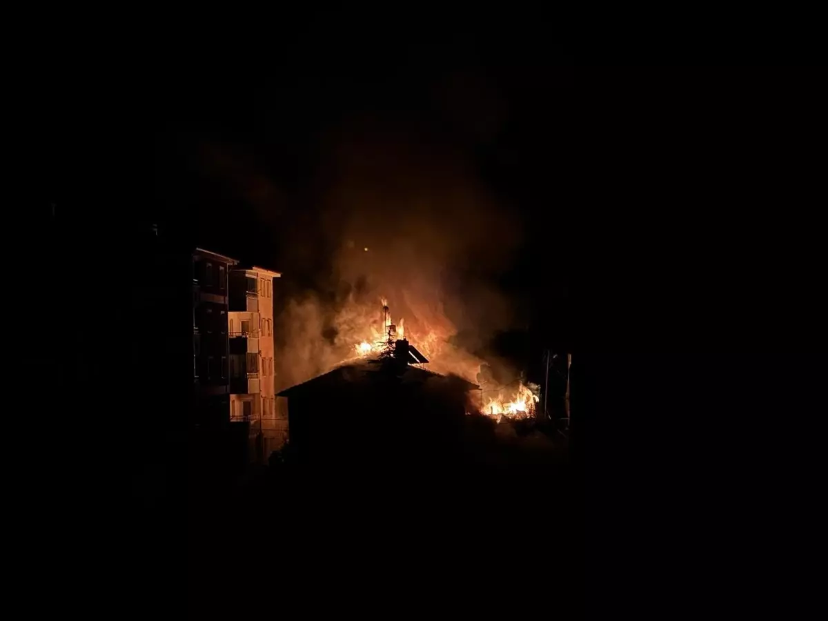 Çankırı'da Yangın: İki Ev ve Araç Kullanılamaz Hale Geldi