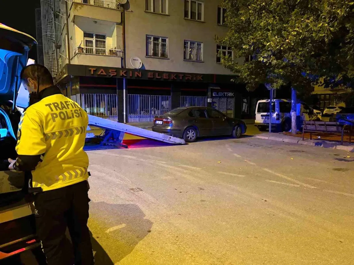 Ehliyetsiz Sürücü Trafik Kurallarını İhlal Ederek Polisle Kovalamaca Yaşadı