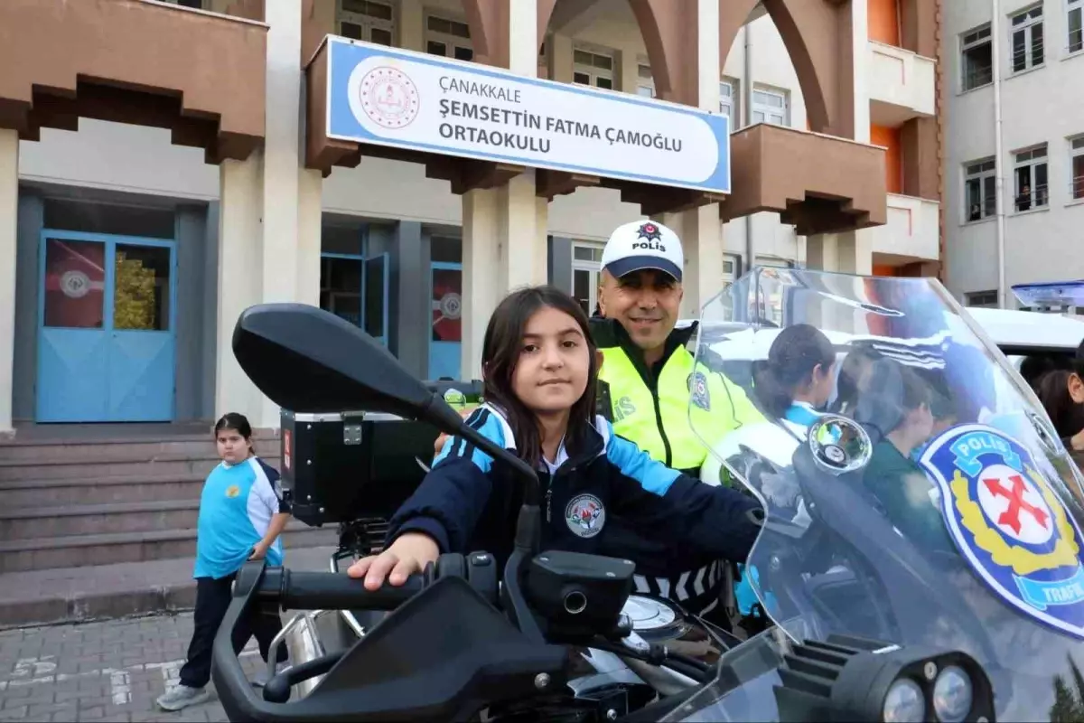 Çanakkale'de Öğrencilere Akran Zorbalığı ve Siber Suçlar Eğitimi
