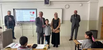 Öğretmenden Etkileyici Davranış: Boğazına Yiyecek Kaçan Öğrenci Kurtarıldı