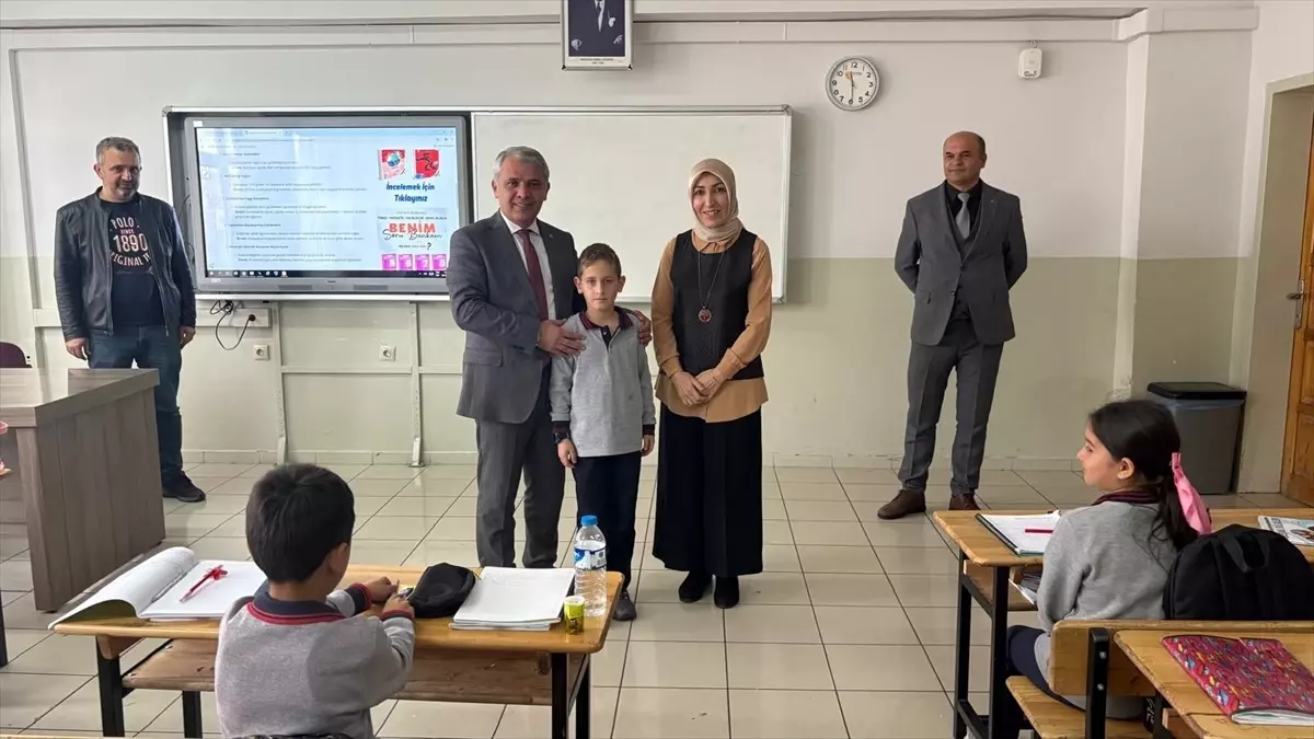 Öğretmenden Etkileyici Davranış: Boğazına Yiyecek Kaçan Öğrenci Kurtarıldı