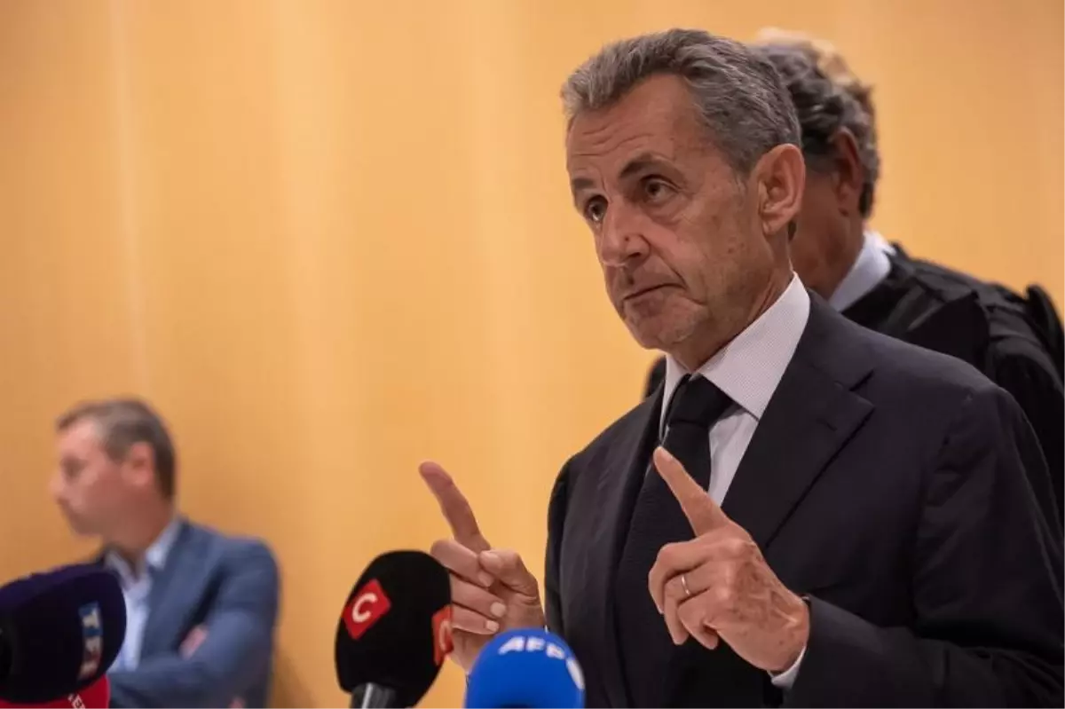 Nicolas Sarkozy Cezaevine Girdi