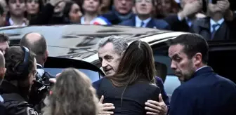 Hapse girecek eski Fransa Cumhurbaşkanı Sarkozy'den salvolar