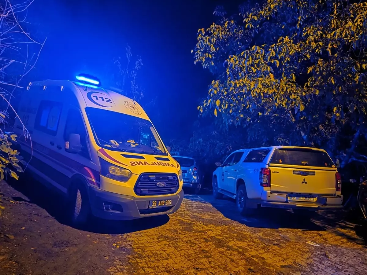 İzmir'de Aile İçi Tartışma Kanlı Bitti: Baba Oğlunu Öldürdü, Eşini Yaraladı