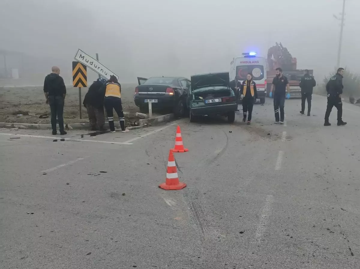 Bolu'da Kavşakta İki Araç Çarpıştı, 1 Bebek de Dahil 4 Kişi Yaralandı