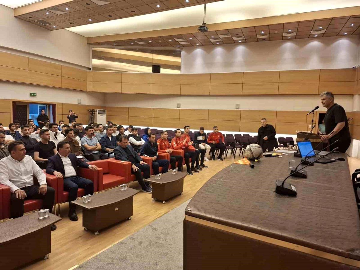 Kayseri'de Futbol Aday Hakem Kursu Tamamlandı