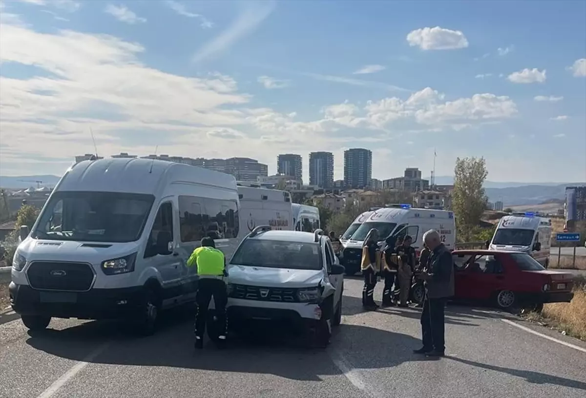 Kırıkkale'de Trafik Kazasında 4 Yaralı