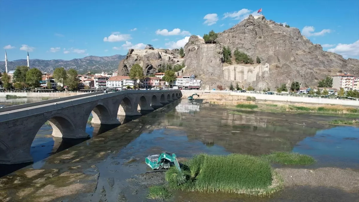 Kızılırmak Nehri'nde Temizlik Çalışmaları Başladı