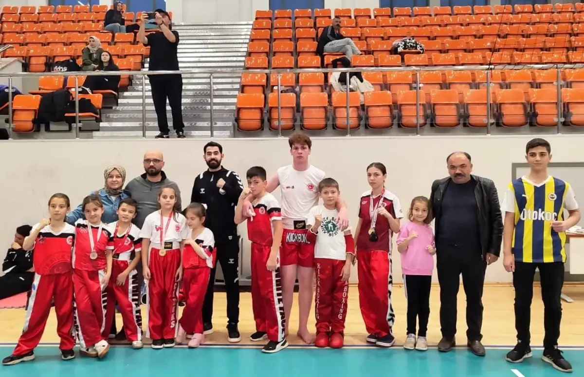 Darıca'da Türkiye Kick Boks Şampiyonası: Körfez Gençlerbirliği Başarıyla Döndü