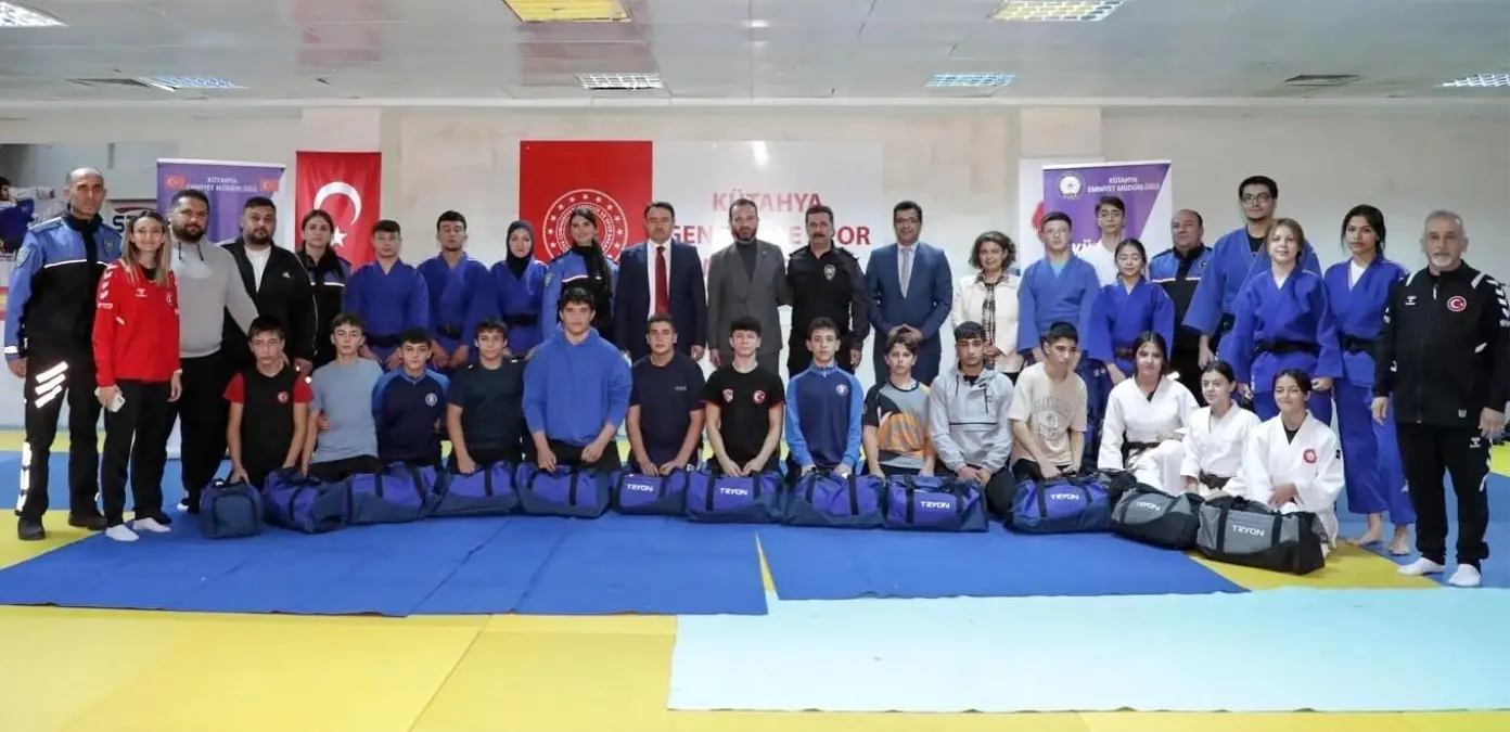 Kütahya'da 'Dumlupınar'da Parlayan Yıldızlar' Projesi Törenle Tanıtıldı