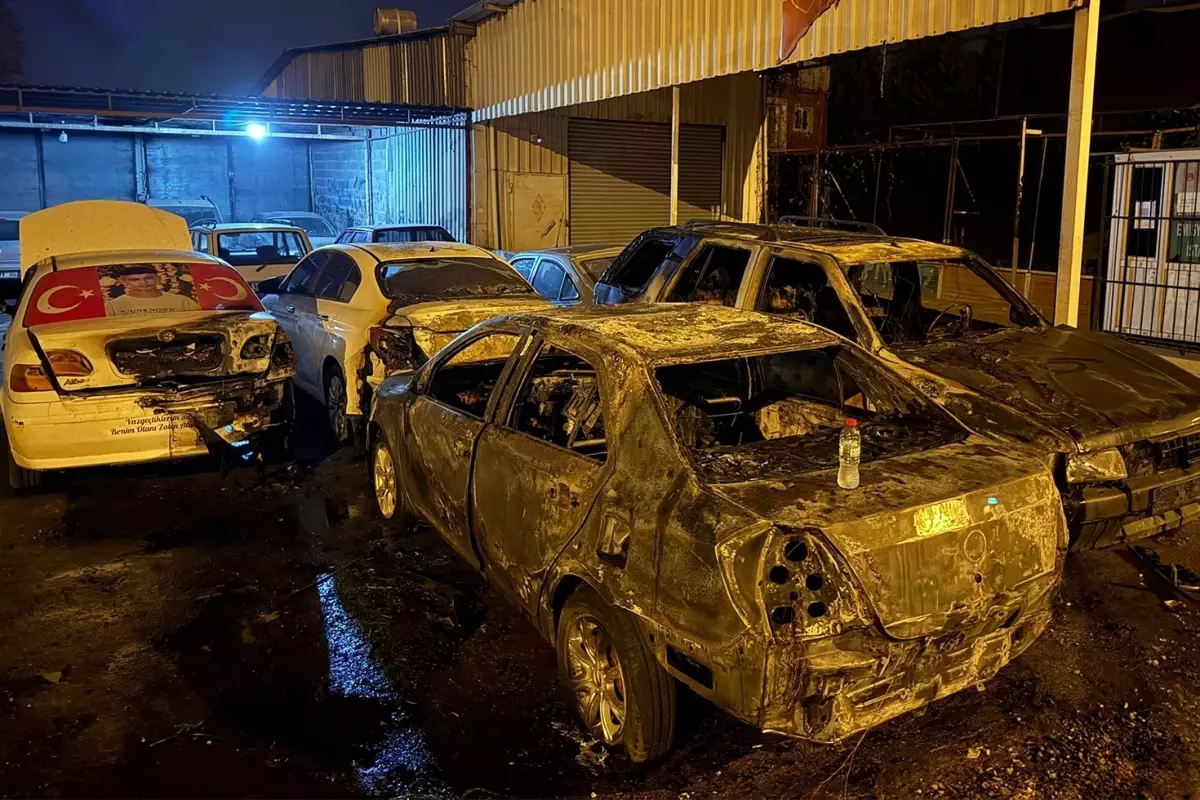 Mersin'de sanayi sitesinde park halindeki 5 araç kundaklandı