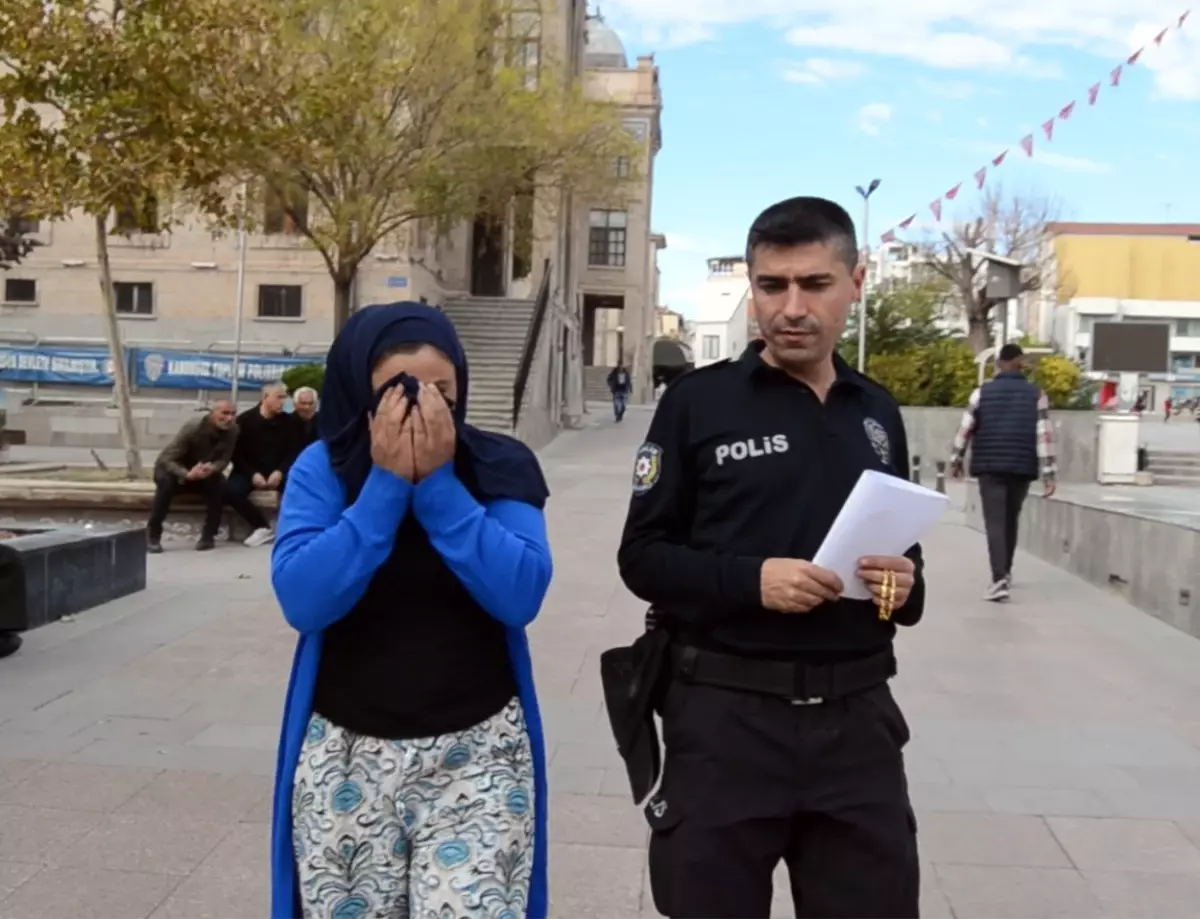 Aksaray'da Kuyumcudan 300 Bin Liralık Bilezik Çalan Kadın Yakalandı