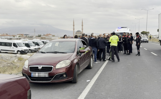 Attack on the police funeral convoy! They were hit with stones and sticks