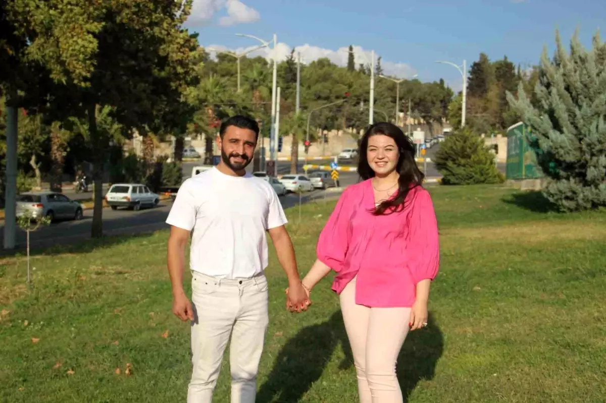 Şanlıurfa'da Gelin ve Damat, Çeyizini At Arabasıyla Taşıyarak Gelenekleri Yaşattı