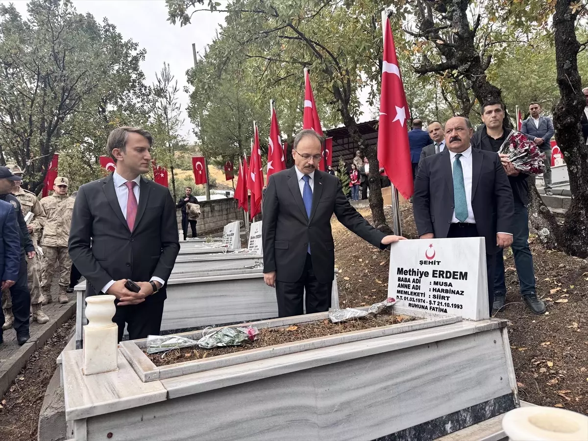 Siirt'in Derince köyünde PKK'lı teröristlerin katlettiği 22 kişi törenle anıldı