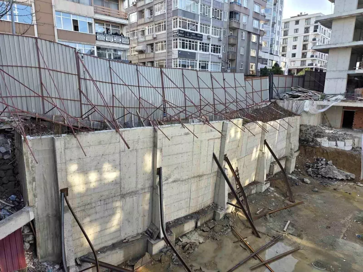 Samsun'da İnşaat Kazısı Sonrası Kaldırım Çöktü