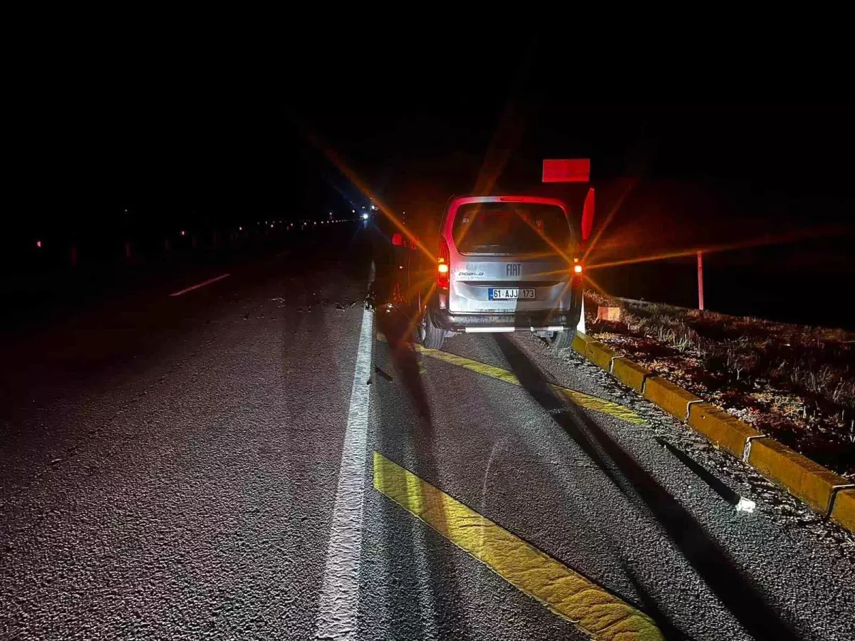 Afyonkarahisar'da Tır ile Hafif Ticari Araç Çarpıştı: 2 Yaralı