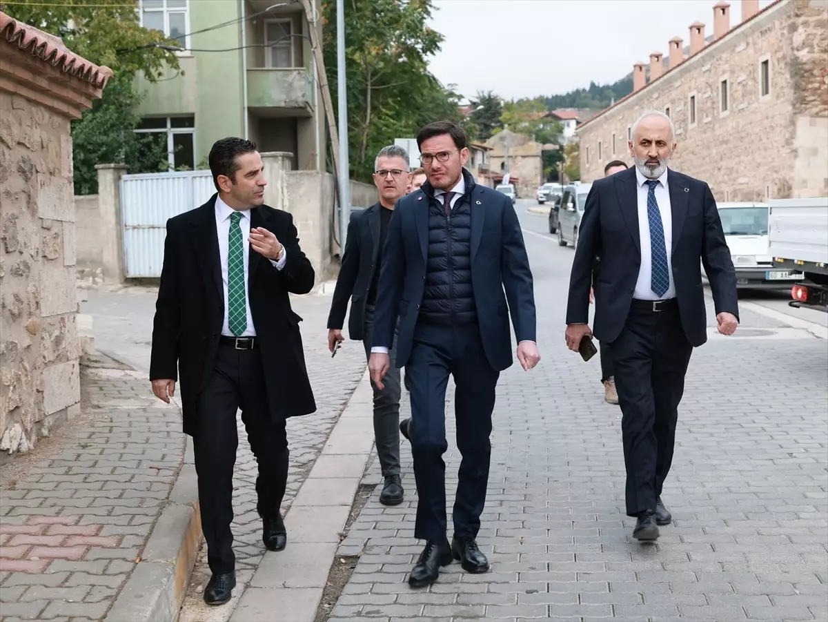 Tokat'ta Metruk Binaların Yıkımı ile Yeni Otopark Alanı Oluşturuluyor