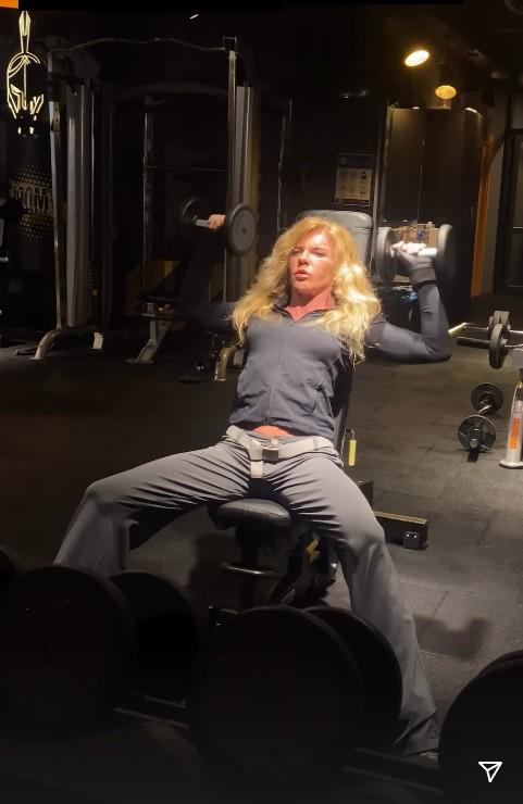 Time Doesn't Affect Her! Biricik Suden didn't hold back in her weight training