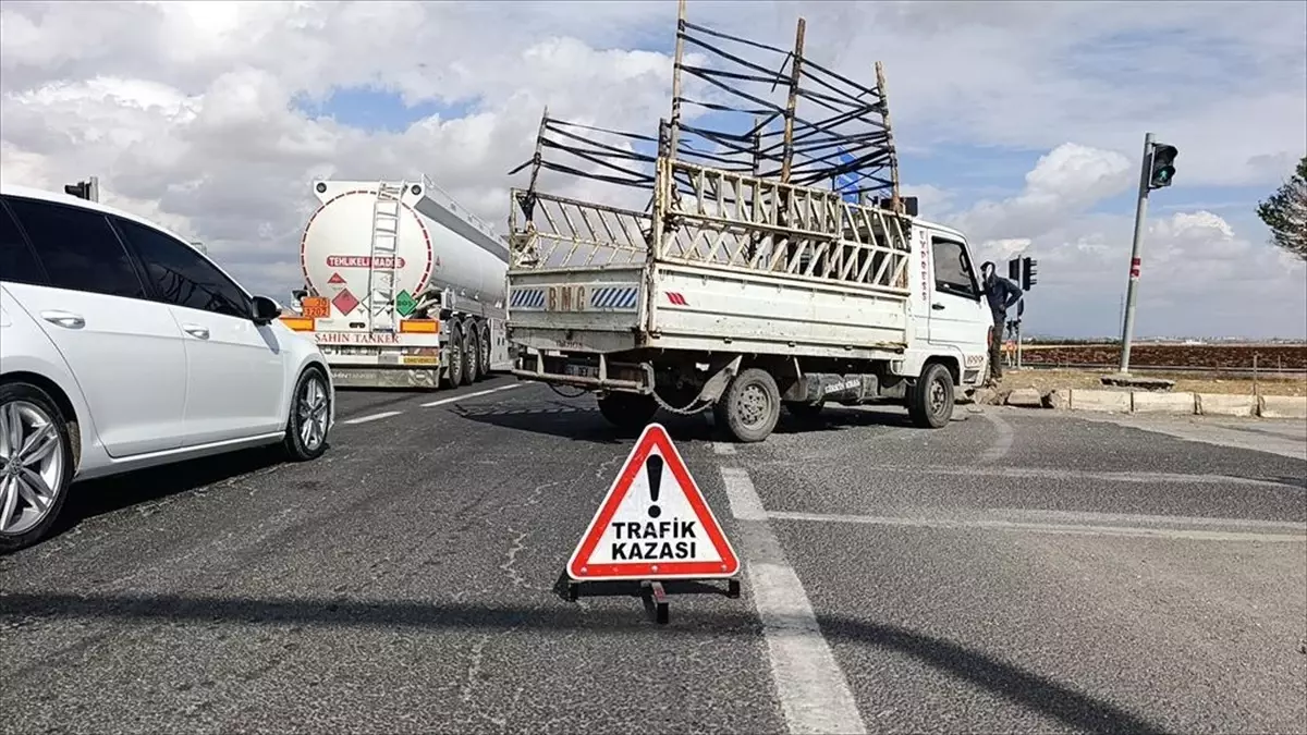 Adıyaman'da İki Ayrı Trafik Kazasında 7 Kişi Yaralandı