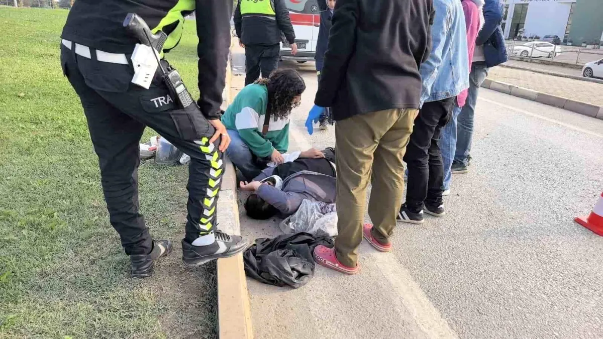 İnegöl'de Motosikletin Devrilmesi Sonucu Sürücü Yaralandı