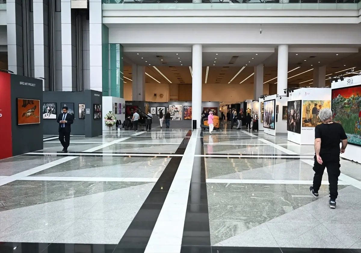 Ankara'da ArtNouva Sanat Fuarı Ziyarete Açıldı