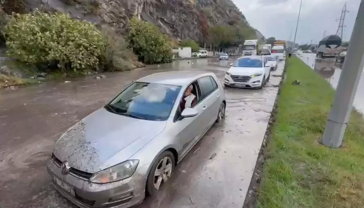 Aydın Söke'de Sağanak Yağış Heyelana Neden Oldu