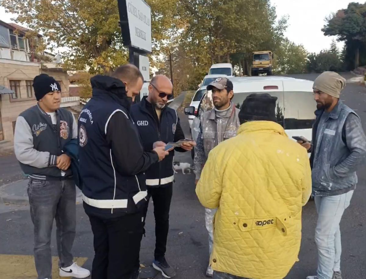 Göçmen Kaçakçılığı Denetimlerinde 169 Organizör Yakalandı